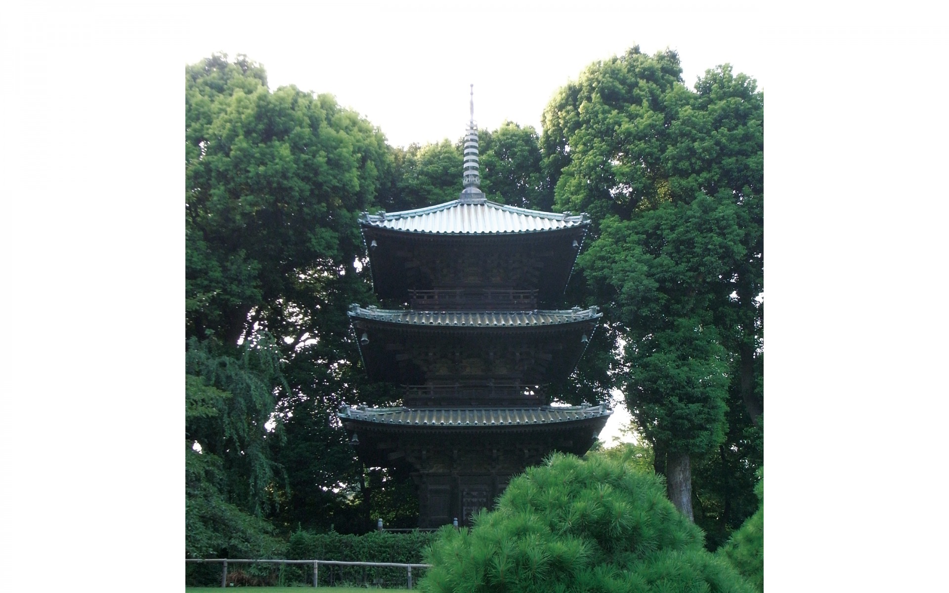 Chinzanso Three-Story Pagoda